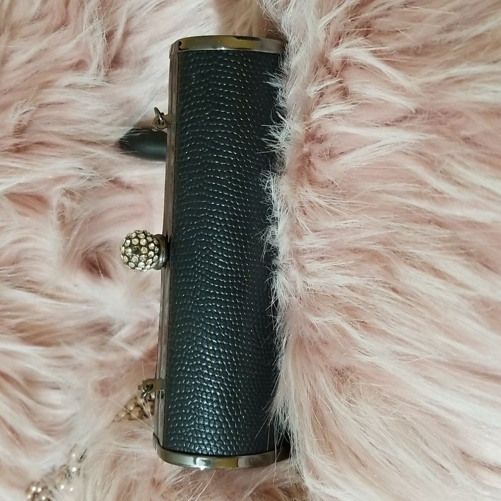 Black clutch
